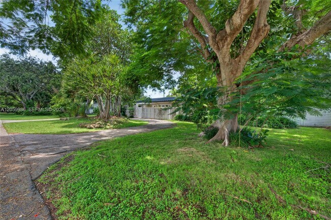 Building Photo - 12935 SW 81st Ave