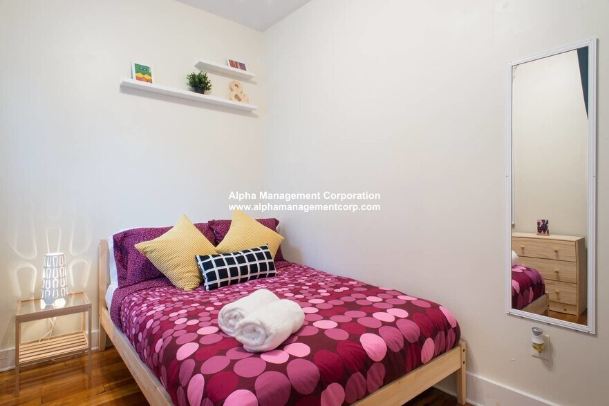 Building Photo - 56 Queensberry St