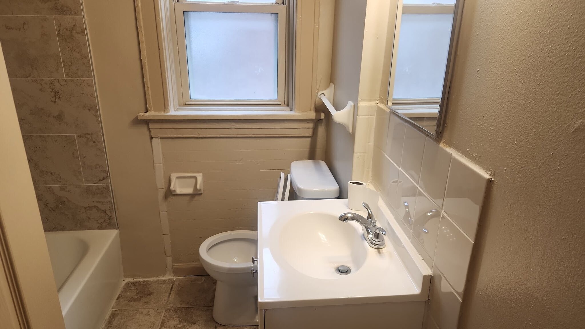 Building Photo - 6312 Cates Ave