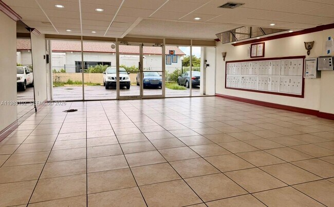 Building Photo - 13390 NE 7th Ave