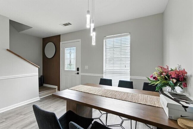 Building Photo - 1524 Springleaf Cir SE