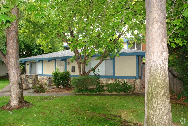 Building Photo - 765 Carro Dr