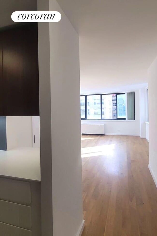 Building Photo - 515 E 72nd St