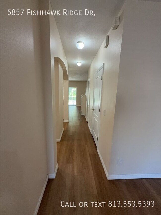 Building Photo - 5857 Fishhawk Ridge Dr