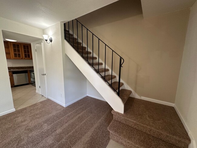 Building Photo - Updated 3 Bedroom 2 Bathroom Townhome with...