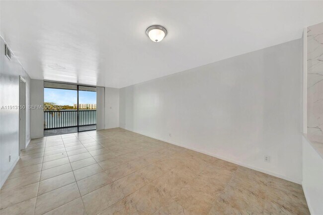 Building Photo - 117 Lake Emerald Dr