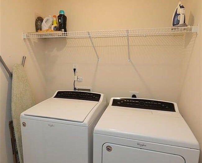 Building Photo - Great home in desirable neighborhood! Washer/Dryer Included!