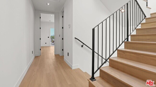 Building Photo - 10844 Peach Grove St