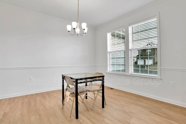 Building Photo - 204 Station Terrace W