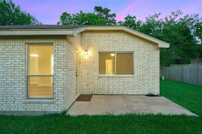 Building Photo - 354 Fantasy Ln