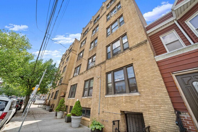 Building Photo - 429 Fairmount Ave