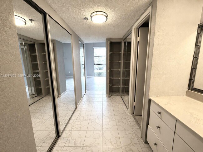 Building Photo - 20505 E Country Club Dr