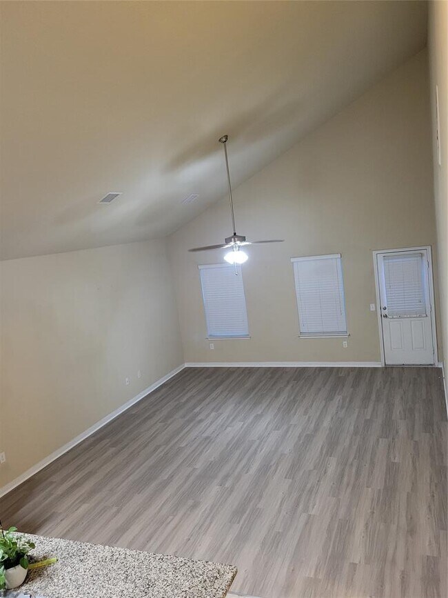 Building Photo - 11112 Dawes Pl