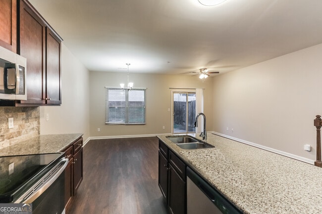 Building Photo - 1603 Iris Walk