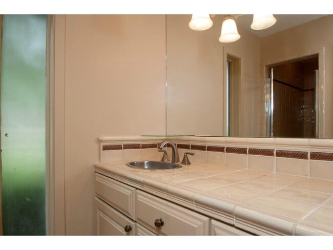 Building Photo - 2 Randolph Pl