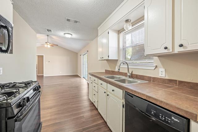 Building Photo - 5945 Jackie Terrace