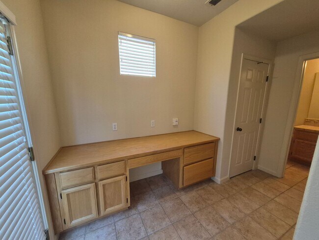 Building Photo - 2176 Catherwood Way