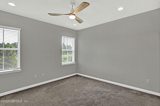 Building Photo - 469 Brandon Lks Dr