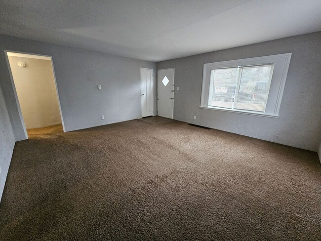 Building Photo - 3 bed, 1 bath, South Bend