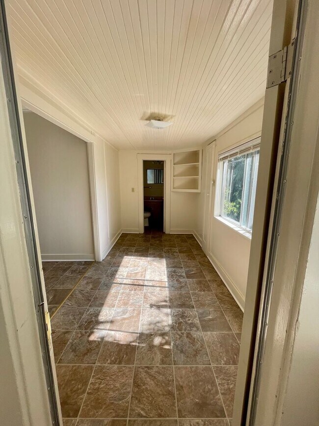 Building Photo - 266