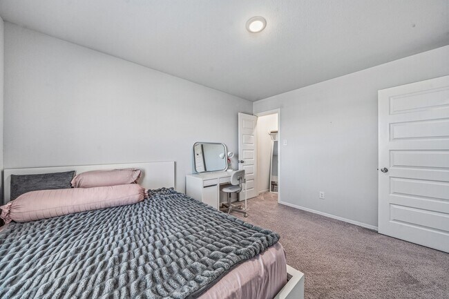 Building Photo - 5903 Dawning Sun Rd