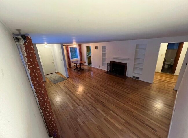 Building Photo - 14517 Sunnyside Ave N