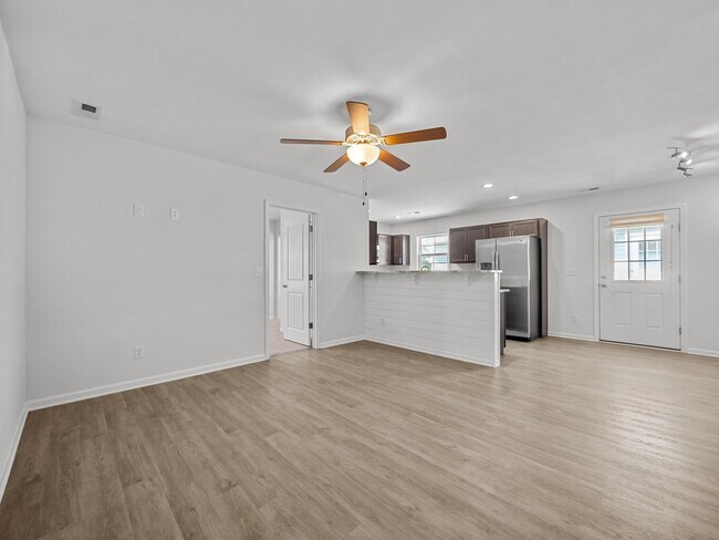 Living Area and Eat-In Breakfast Bar - 139A James Ave