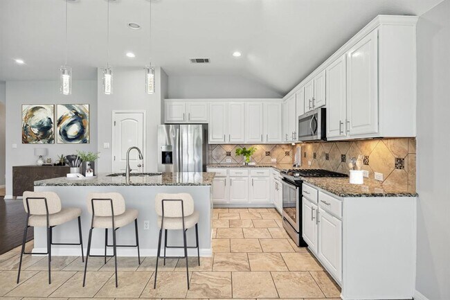 Building Photo - 140 W Highfield St