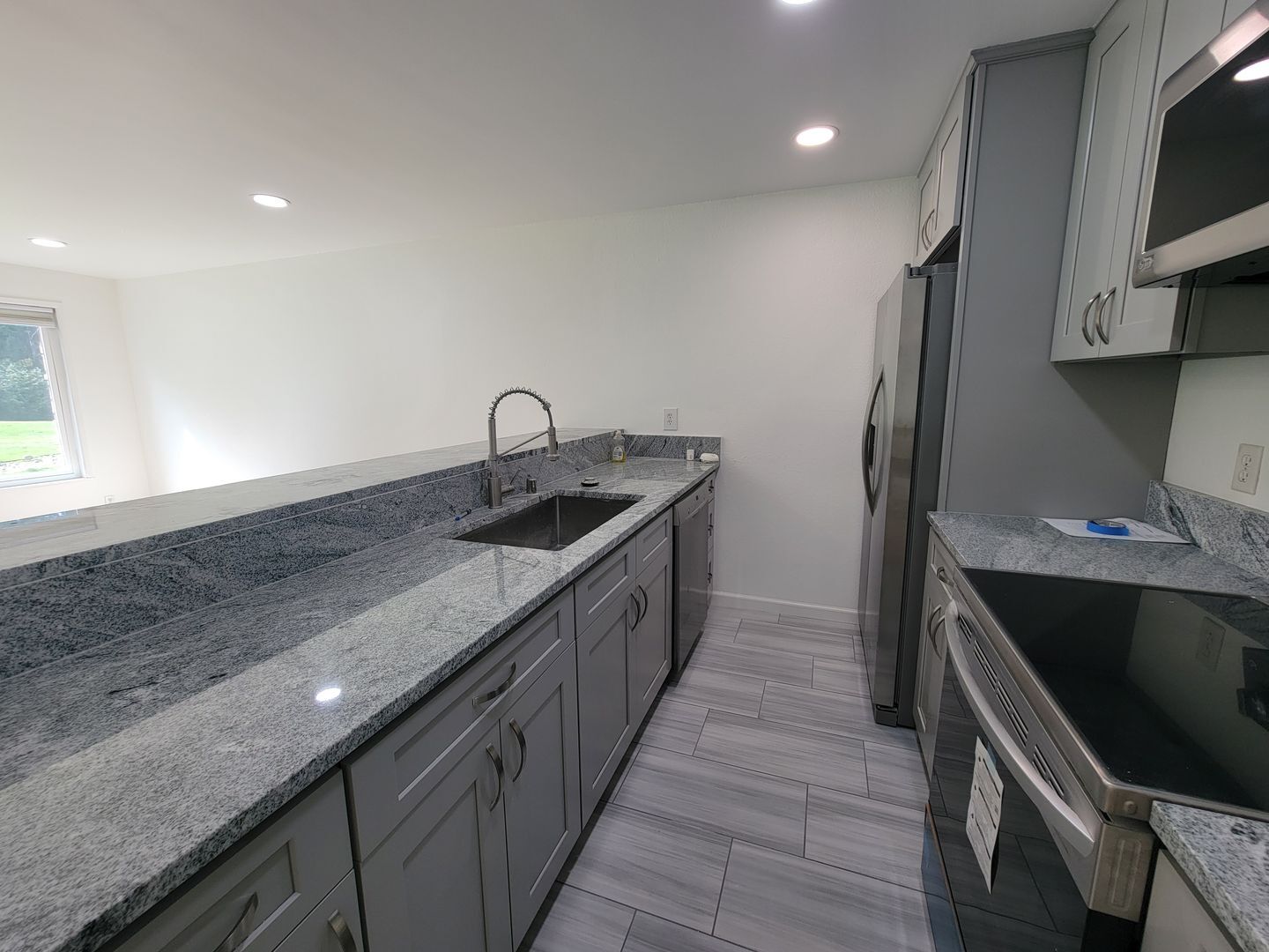 Building Photo - Remodeled Condo Near Microsoft