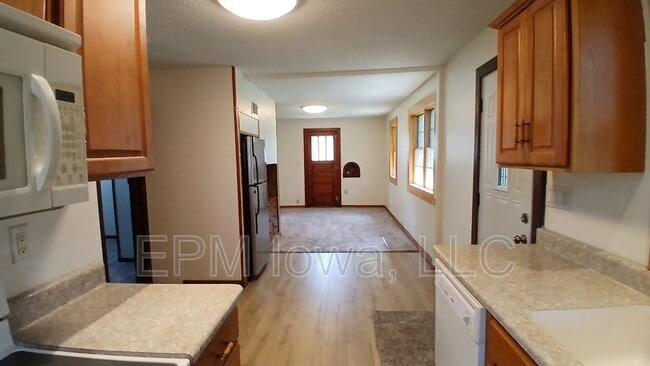 Building Photo - 524 S Hackett Rd
