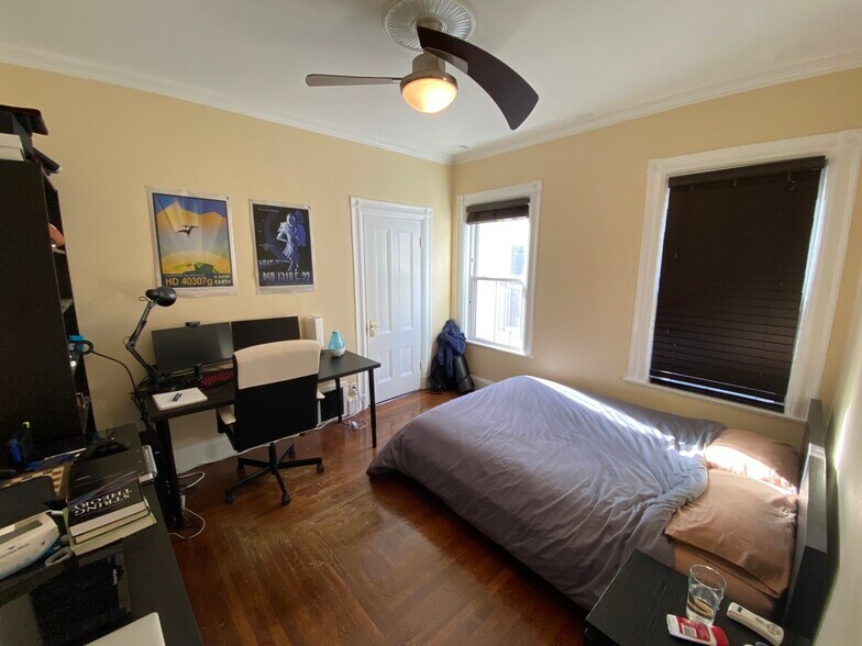 Primary Photo - 381 Highland Ave