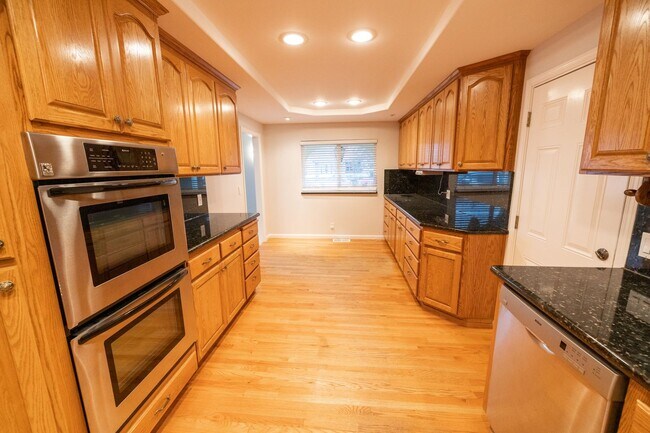 Building Photo - Large updated home in San Mateo Village!