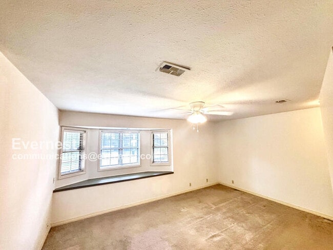 Building Photo - 37 Crossgates Dr