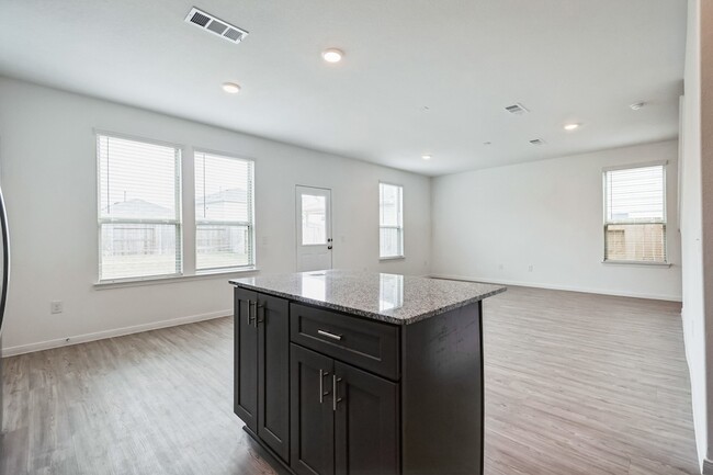 Building Photo - 16523 Pine Arrow Dr