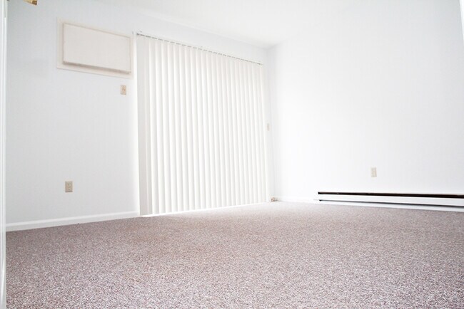 Building Photo - 267 Willow Springs