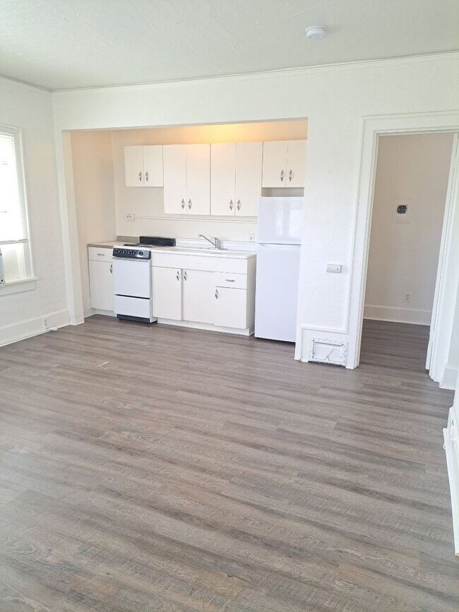 Building Photo - 833-839 N. Van Ness - No Longer Manage 10/...