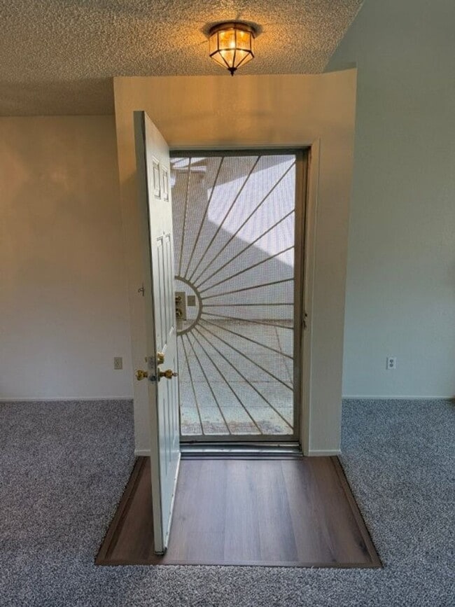 Building Photo - Updated 4 Bedroom 2.5 Bath Vacaville *Star...