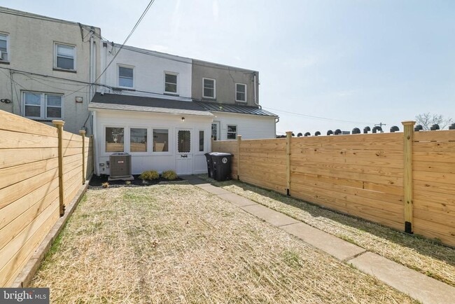 Building Photo - 732 Harry St
