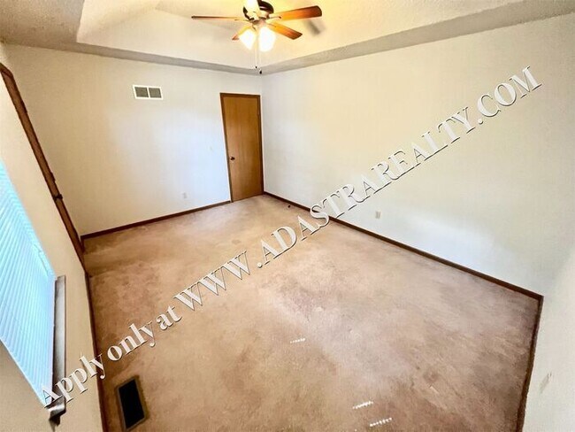 Building Photo - MOVE IN SPECIAL!!! Spacious Duplex in Lee's Summit-Available NOW!! MOVE IN SPECIAL $300 OFF 2nd M...