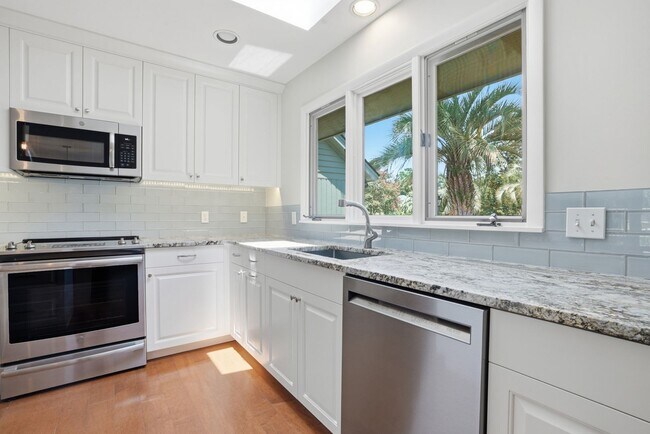 Building Photo - Enjoy Lowcountry living in this beautifully updated 3-Bed, 2-Bath home in Moss Creek!