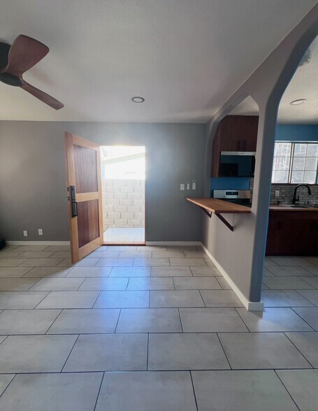 Building Photo - 3547 E Green St