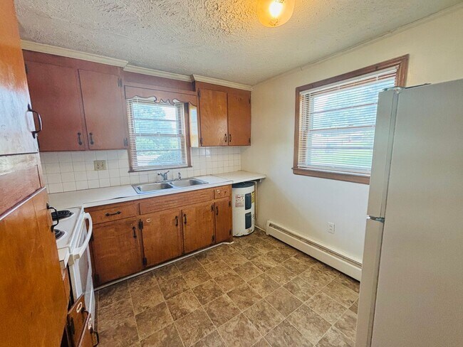 Building Photo - 208 Broce Dr