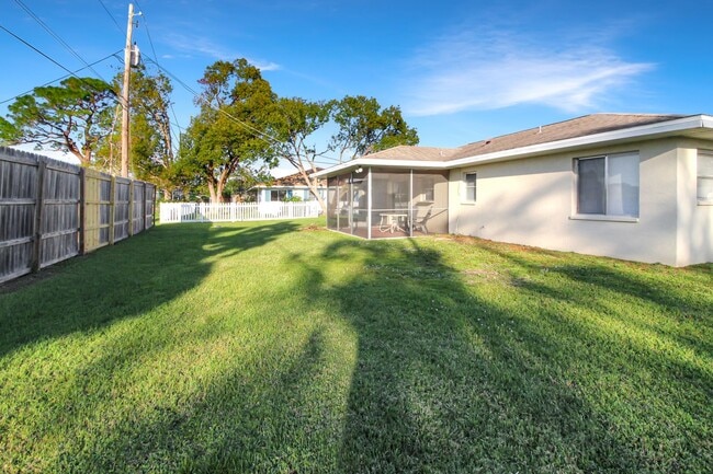 Building Photo - South Venice Annual Home for Rent