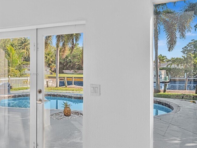 Building Photo - 4416 SW 35th Ave