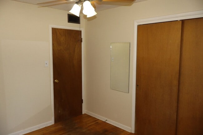 Building Photo - Character, Comfort, and Convenience on Wes...