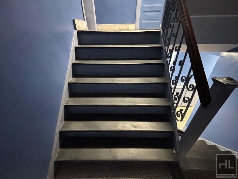 Building Photo - YORK AVENUE