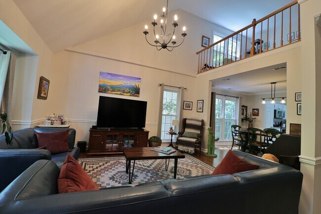 Building Photo - 2804 Cove Ridge Rd