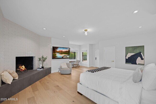 Building Photo - 10111 E Cholla St