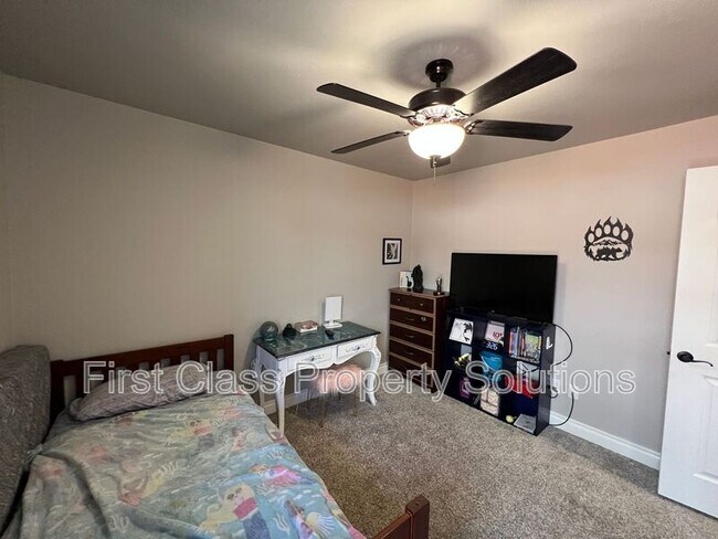 Building Photo - 3116 Drake Crest Dr