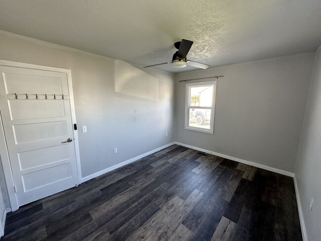 Building Photo - 1st Month Rent Free!  Charming & Modern 2-...